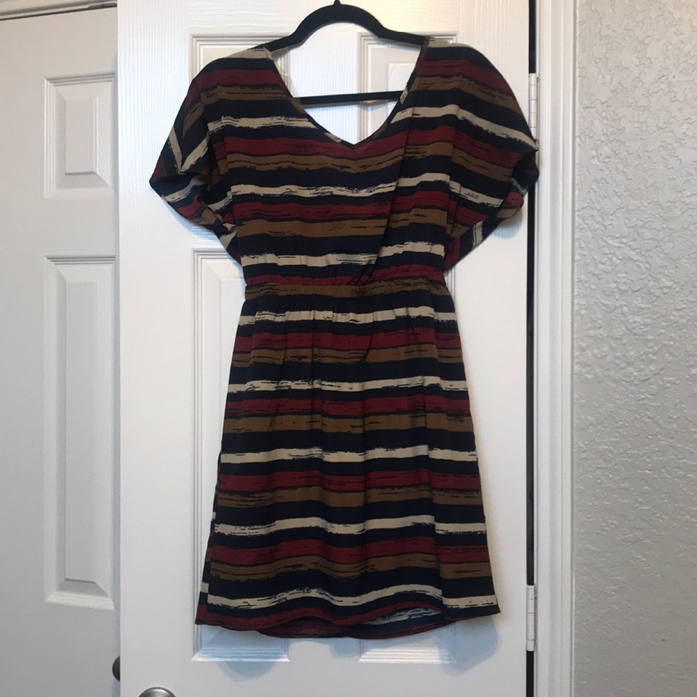 Lush brand dress with subtle open/bow tie back